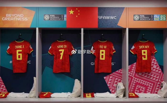 老师扒下内裤让我爽了一夜动态图